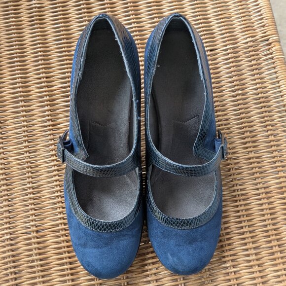 A2 by Aerosoles Navy Suede Mary Jane Pumps Size 9.5 EUC Comfortable Heels - Picture 4 of 12